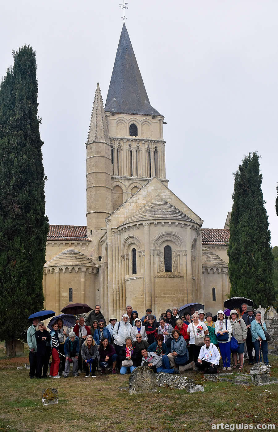 Foto de familia bajo la lluvia en San Pedro de Aulnay