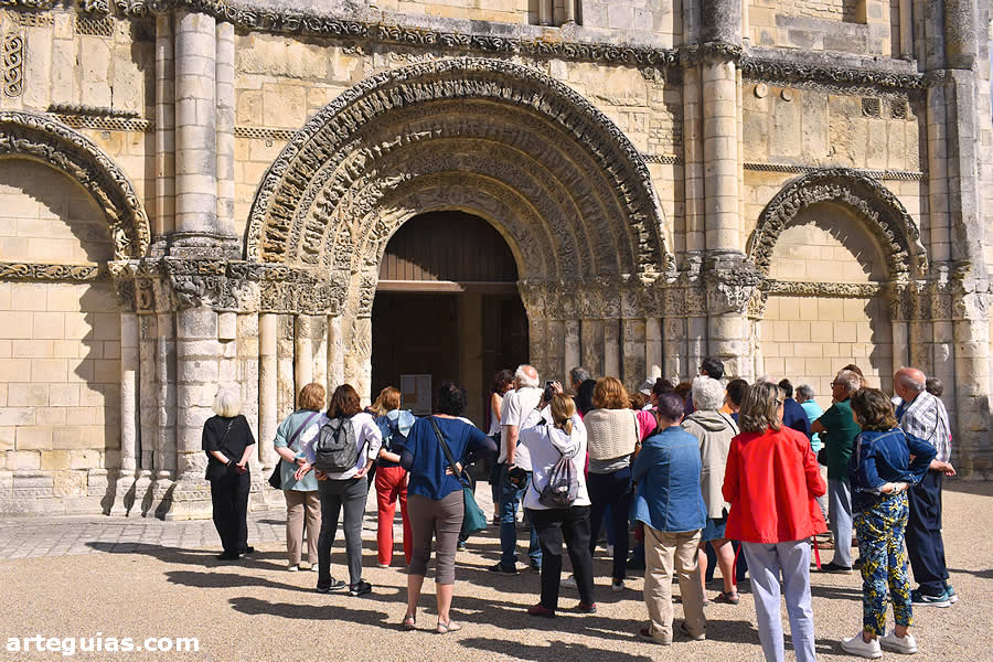 Fachada occidental de la Abadía de las Damas de Saintes