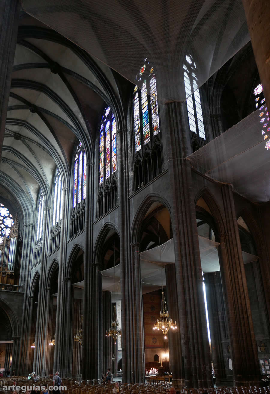La espectacular catedral g&oacute;tica de Clermont Ferrand