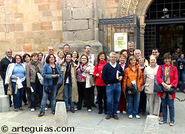 Foto de los viajeros a &Aacute;vila al final del recorrido. Las caras denotan cansancio y satisfacci&oacute;n