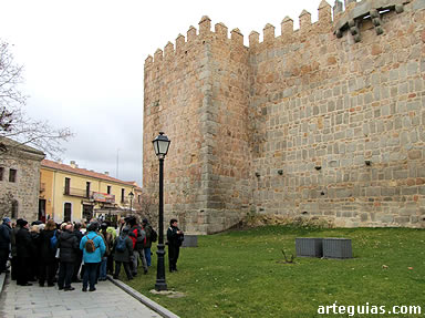 Explicaciones sobre la historia y las funciones de la muralla