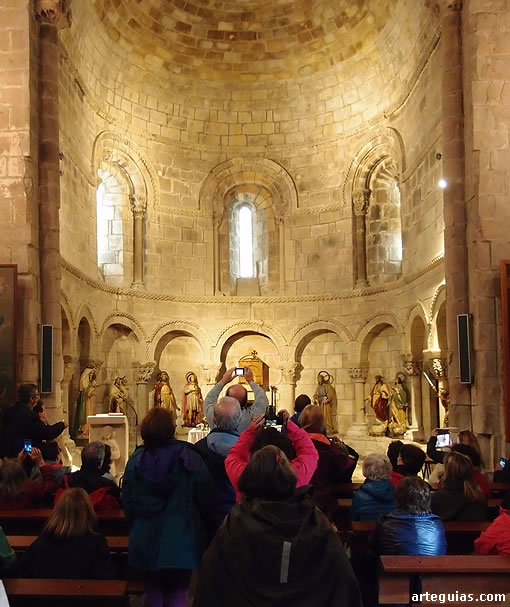 Interior de la iglesia de Silió