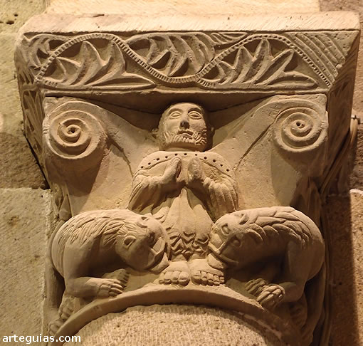 Capitel del arco triunfal: iglesia de Rioseco