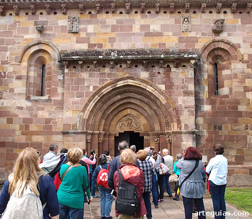 La segunda iglesia fue la de Yermo, joya del románico de Cantabria