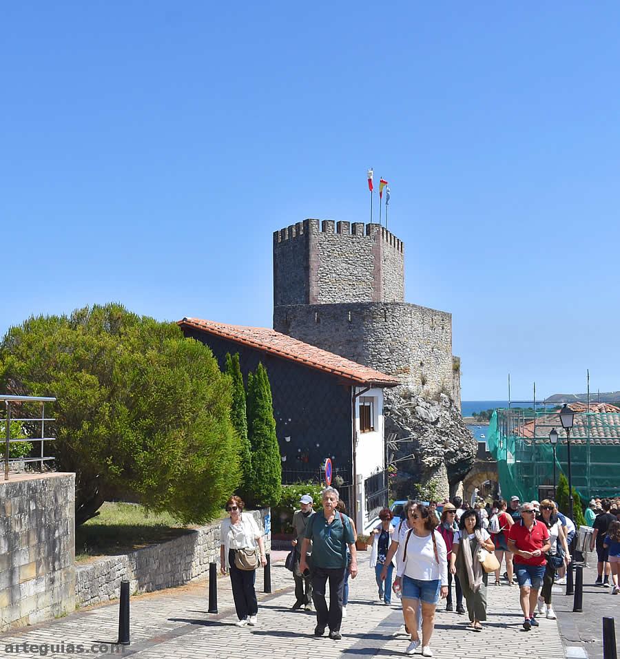 Subida al casco antiguo de San Vicente de la Barquera