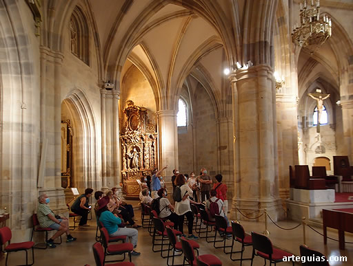 En la girola de la catedral de Santiago de Bilbao