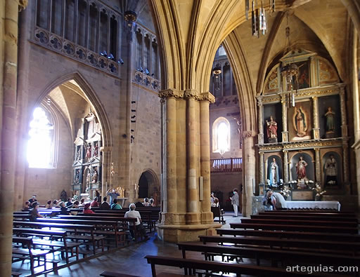 0En el interior de la iglesia de San Salvador de Geteria