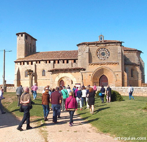 Primera hora de la tarde: llegada al atrio de ls iglesia de Grijalba
