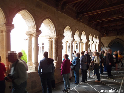 En el claustro de San Juan de Castrojeriz
