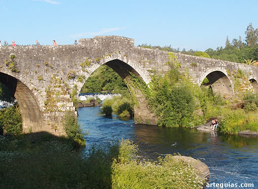 Última visita del sábado: el puente jacobea de Ponte Maceira