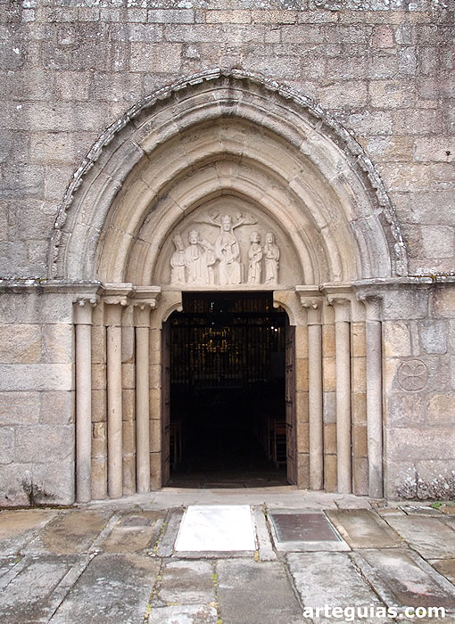 Puerta de la excolegiata de Iria Flavia