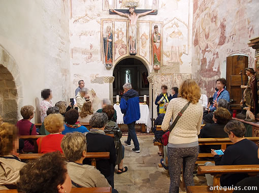 En el interior de San ANtolín de Toques