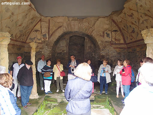 Explicaciones en este antiqu&iacute;simo  santuario