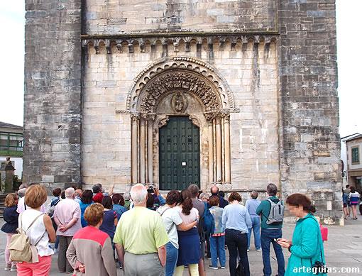 Fachada oeste de la iglesia de San Nicolás de Portomarín. Explicaciones dobre la iconografía