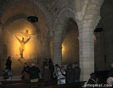Interior de la iglesia del Crucifijo y su Cristo gótico