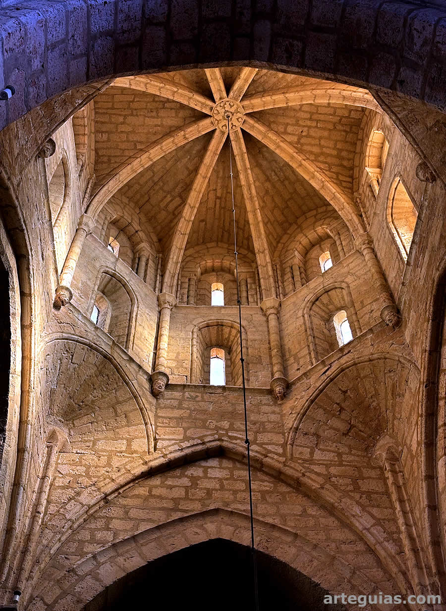 Formidable cimborrio de la iglesia de Villamuriel de Cerrato