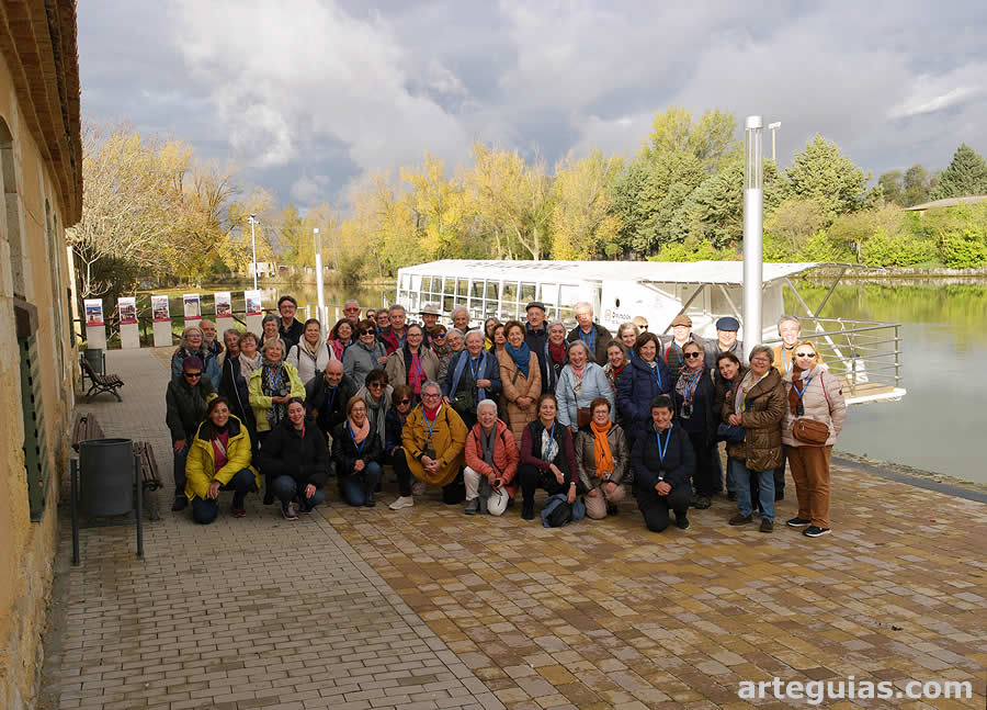 Posando en el embarcadero del Canal de Castilla en Medina de Rioseco
