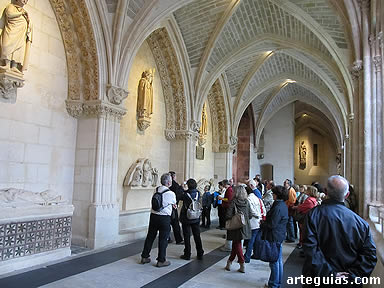 Otra vista del claustro de la Catedral de Burgos
