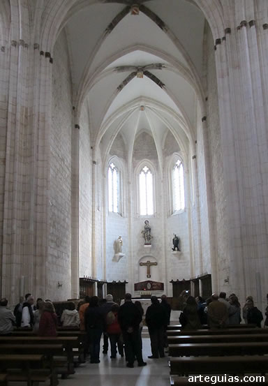 Visita al interior de la iglesia abacial de San Pedro de Cardeña