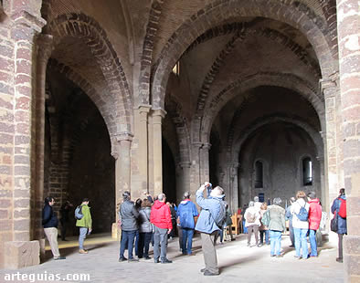 En el interior de la iglesia