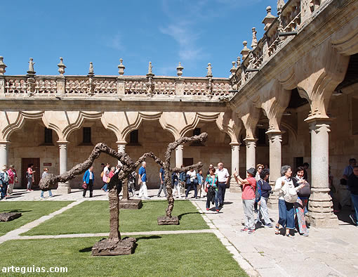 Patio de las Escuelas Menores