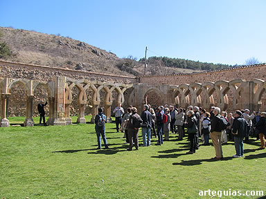 El claustro de San Juan de Duero sorprende por su imaginativa variedad de arquer&iacute;as