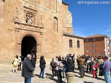 Momento de la entrada a la concatedral de San Pedro