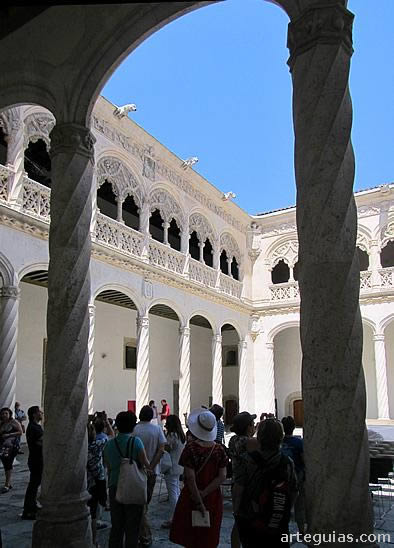 En el interior del fastuoso patio