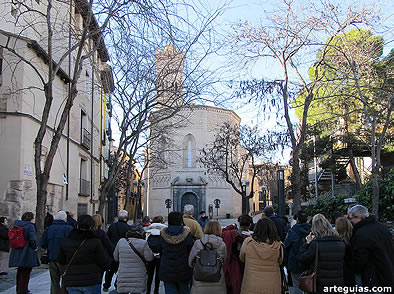 Paseo por las calles de Zaragoza para presentarnos ante la iglesia mudéjar de La Magdalena