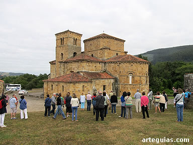 Admirando los volúmenes de Santa Cruz de Castañeda
