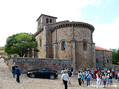 Iniciando la visita a San Pedro de Cervatos