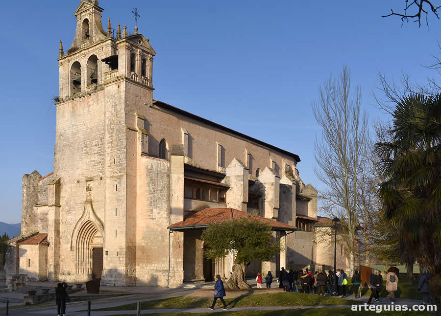 Llegada a la iglesia de Santa María