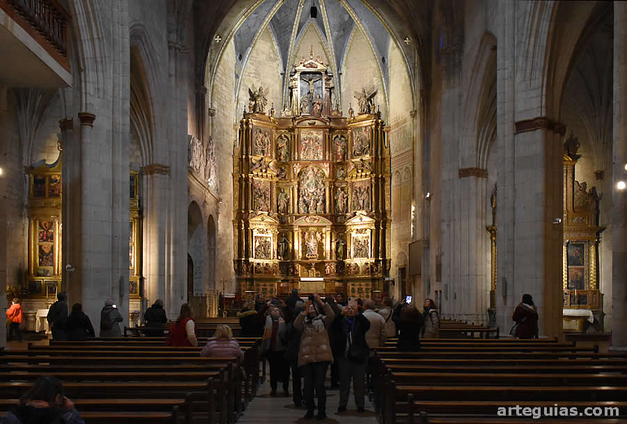 Visita al interior de Santa Mar&iacute;a de Salvatierra