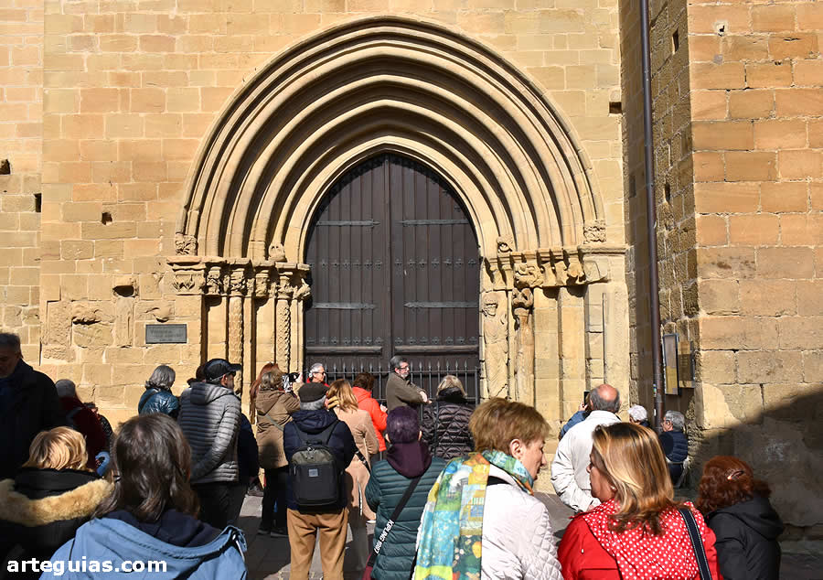 Explicaciones de la puerta norte de San Juan de Laguardia