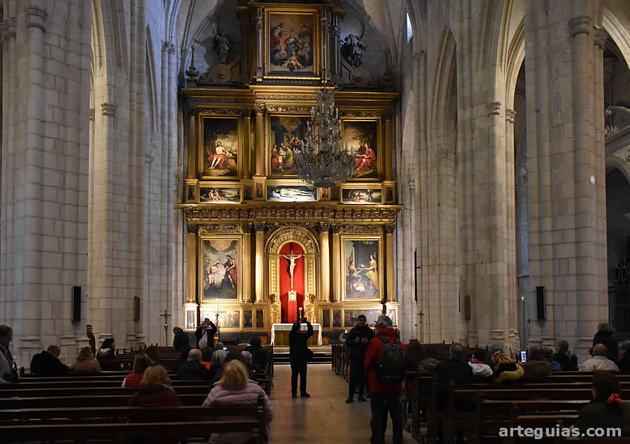 En el interior de San Juan de Salvatierra