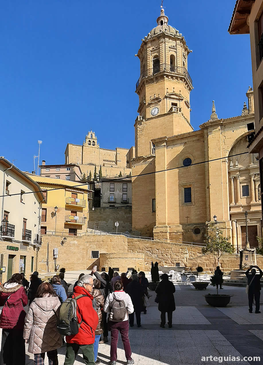 Llegada al espectacular casco histórico de Labastida
