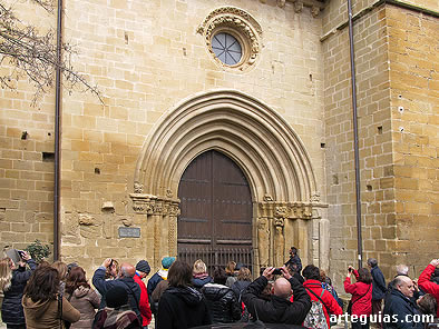 Explicaciones sobre la puerta tardorrom&aacute;nica de San Juan, en Laguardia