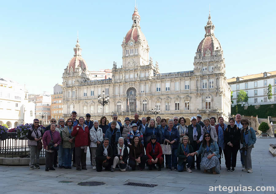 Viernes por la ma&ntilde;ana: foto de familia en la Plaza de Mar&iacute;a Pita de A Coru&ntilde;a