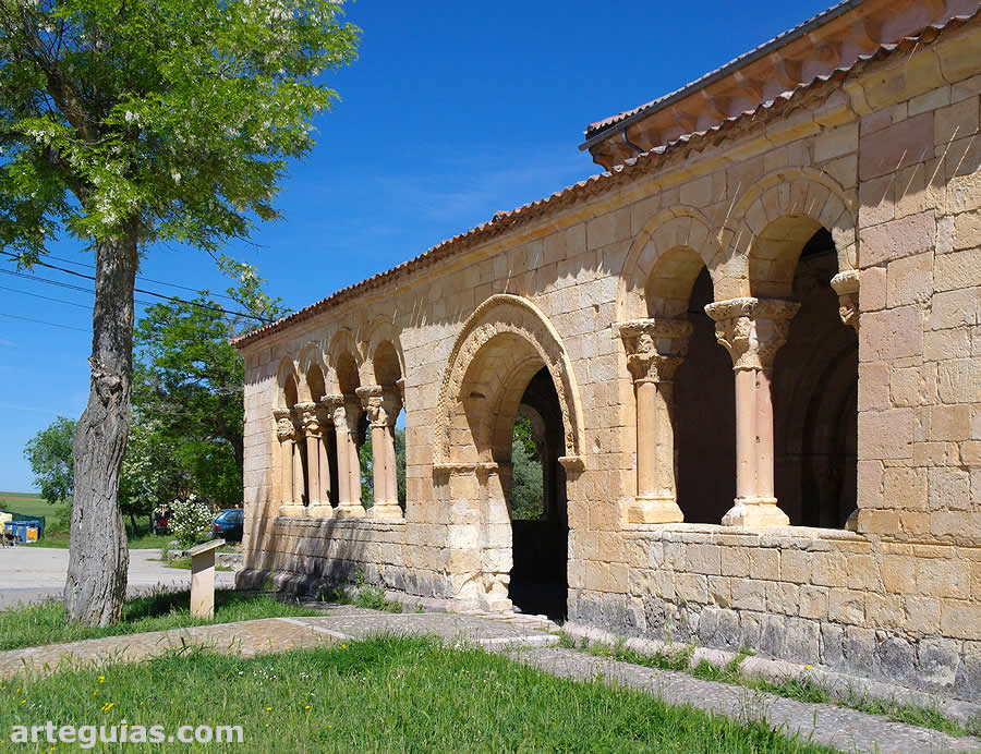 Galería porticada de la iglesia de Perorrubio