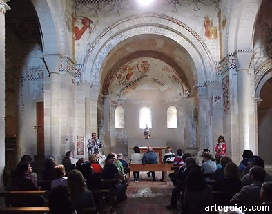 Visita al interior de la ermita