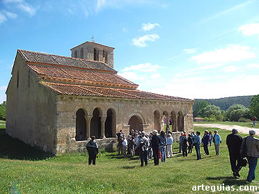 Admirando el conjunto de la ermita