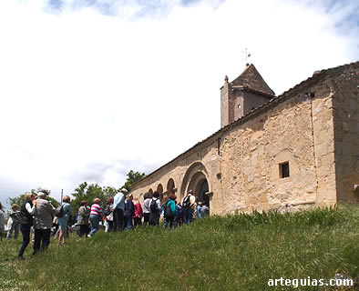 Camino verde hasta la iglesia de Aldehuelas
