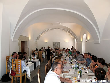 Comida en el refectorio monacal
