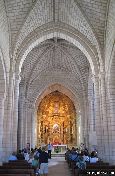 Explicaciones en la Ermita de Nuestra Señora de las Fuentes de Amusco