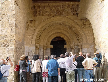 Analizando la iconografía del friso de la puerta sur de la iglesia de Santa María del Camino