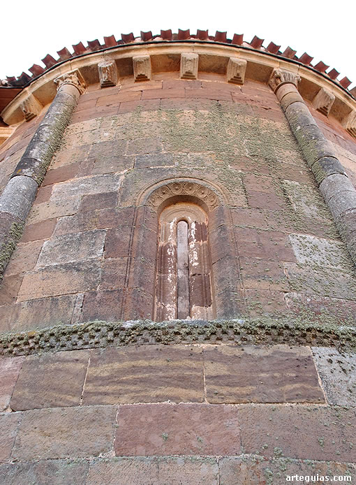 &Aacute;bside de la iglesia de Lara de los Infantes