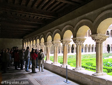 La primera visita fue al inefable claustro de Santo Domingo de Silos