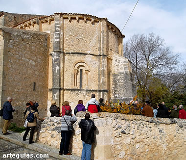 Iglesia de Pecharromán