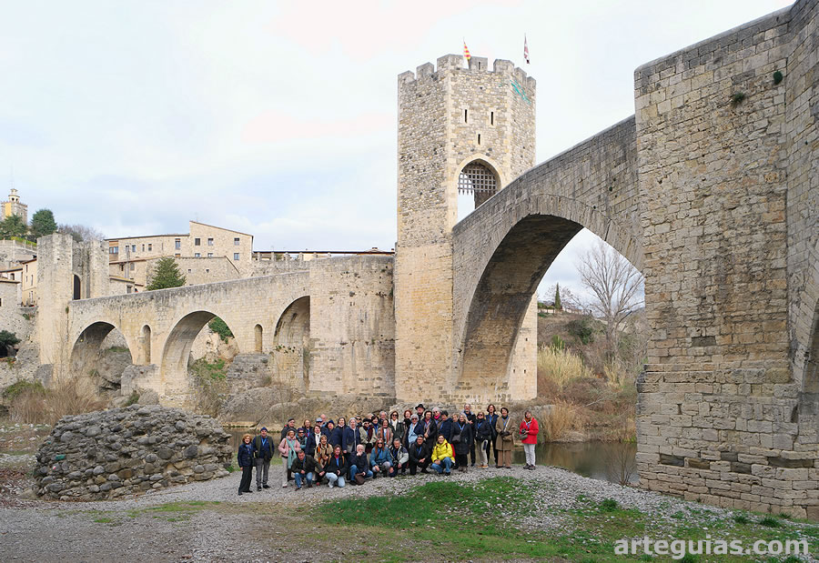 Uno de los momentos más esperados del viaje: el puente de Besalú