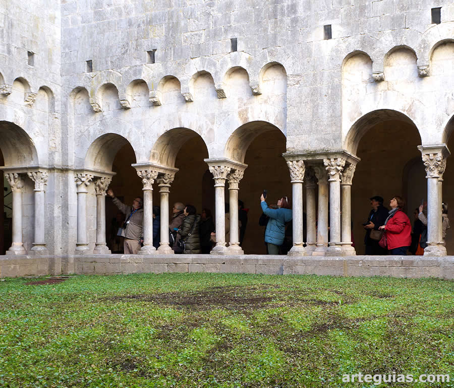 En el claustro